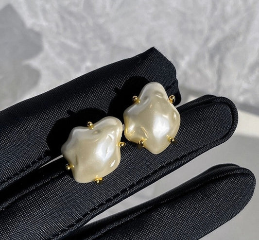 Celia Pearl Earrings